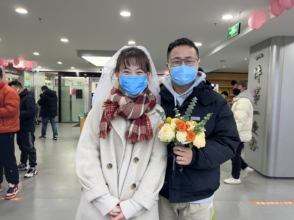 高新区企业发展服务中心多措并举应对“有爱日”结婚登记高峰