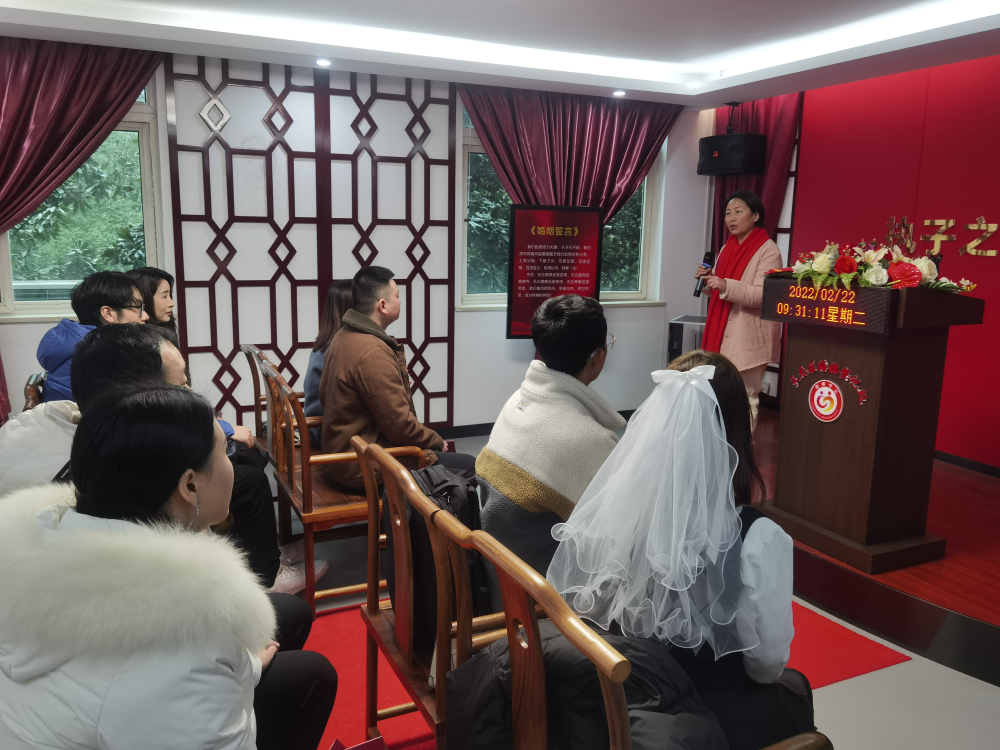 高新区企业发展服务中心多措并举应对“有爱日”结婚登记高峰