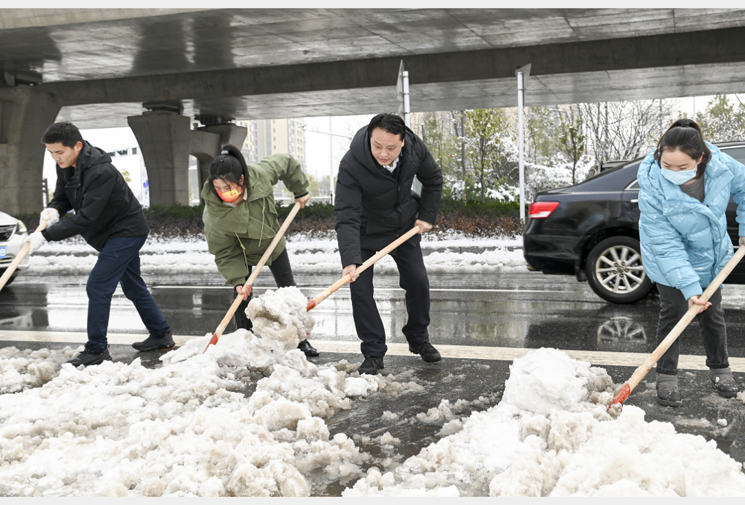 暴雪来袭 云龙干群有担当
