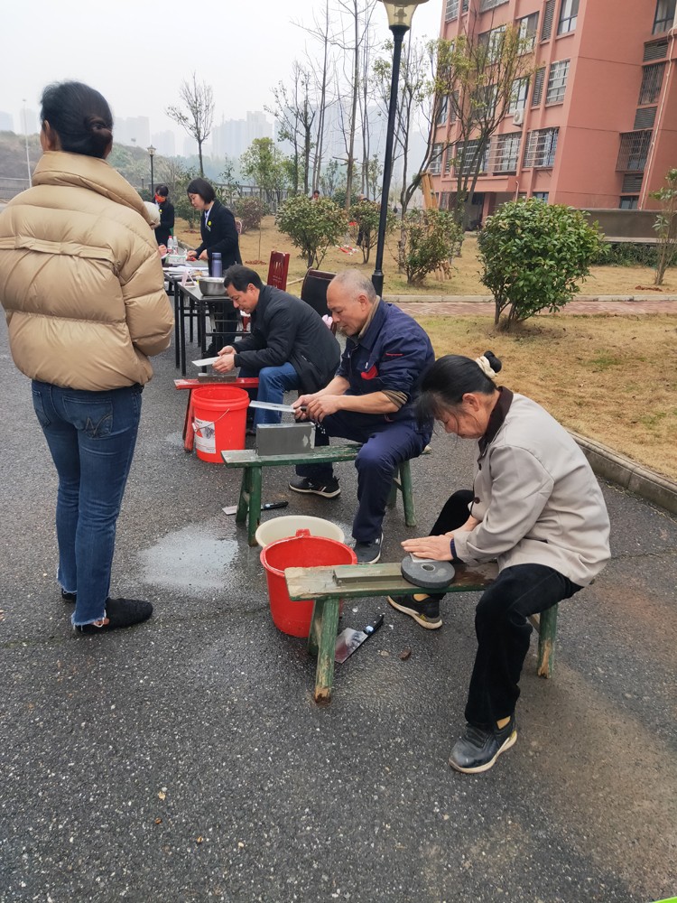天元物业积极开展三月学雷锋和植树活动