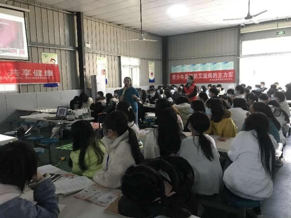天元疾控开展“护航青春，共享健康”艾滋病与毒品防治知识讲座进校园主题活动