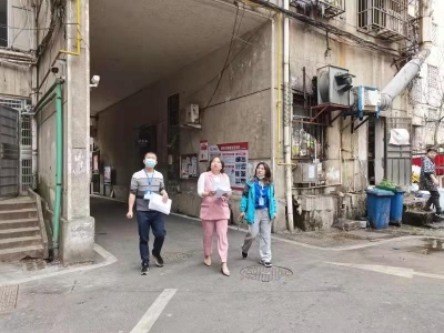 机关事务服务中心开展党员干部进小区活动