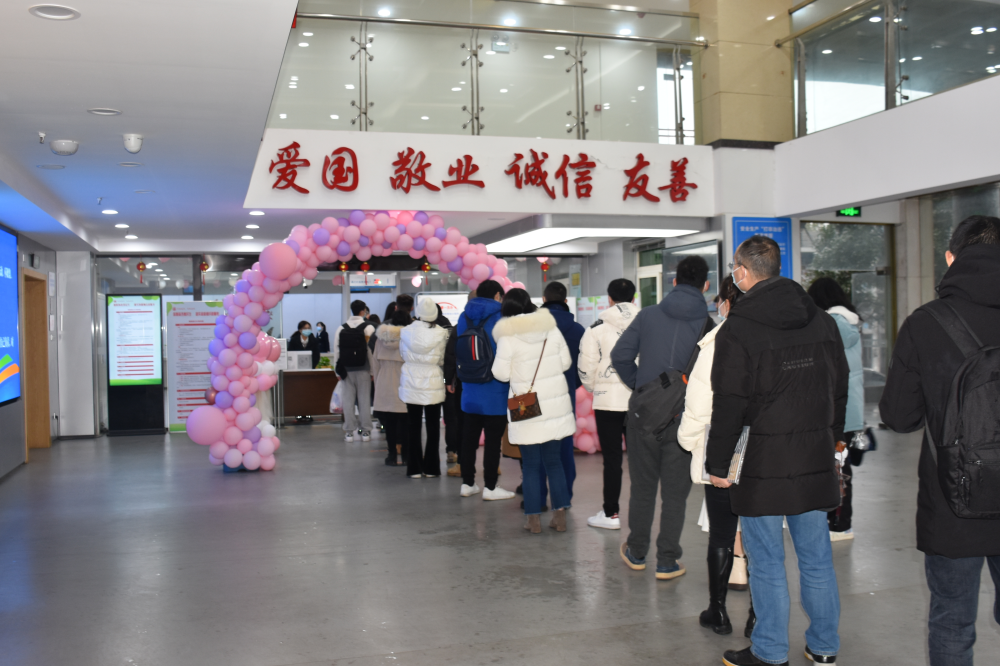 高新区企业发展服务中心多措并举应对“有爱日”结婚登记高峰