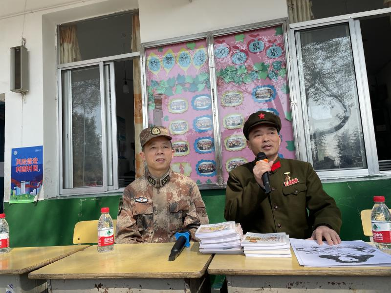 “当四讲模范，做雷锋传人” ——株洲市天元区人武部宣传雷锋精神进校园