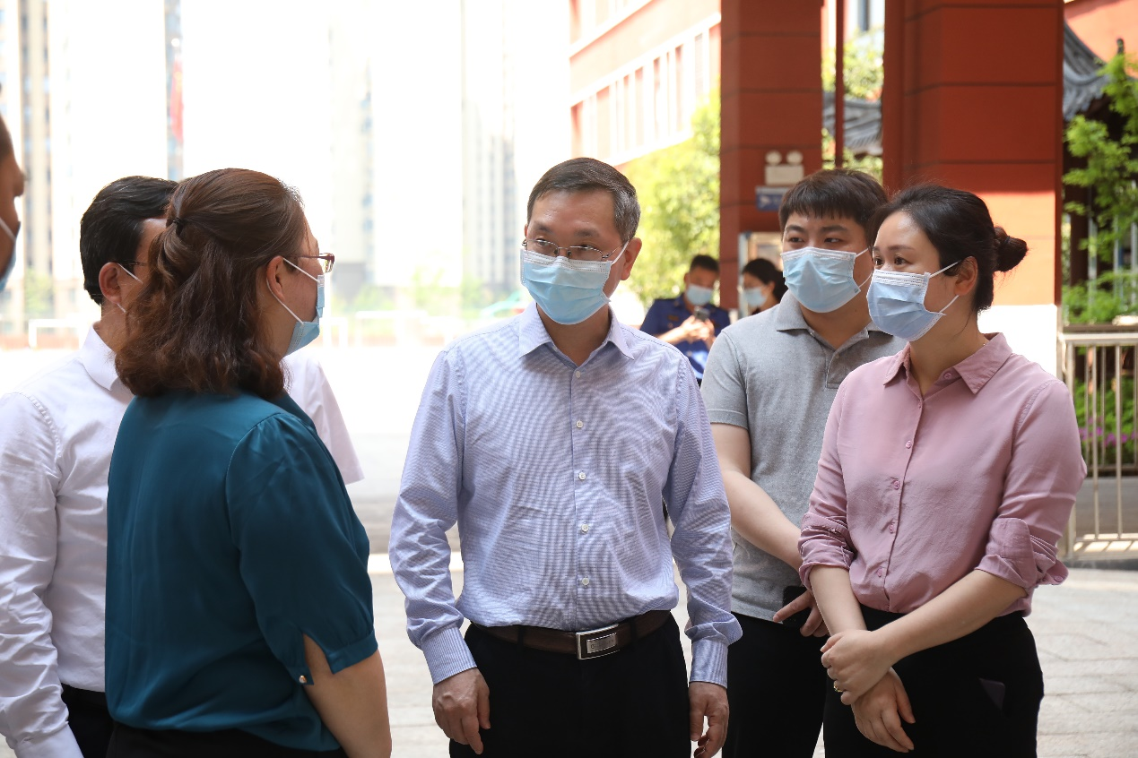 市委副书记、市长陈恢清到白鹤菱溪小学 调研城市生活垃圾分类工作