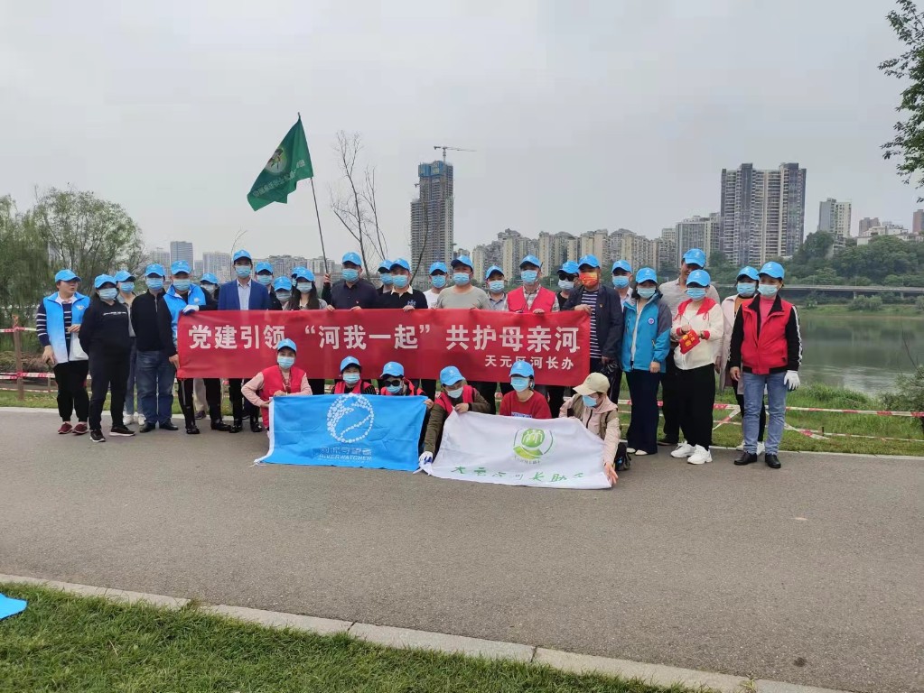 天元区:深度清理湘江沿岸垃圾