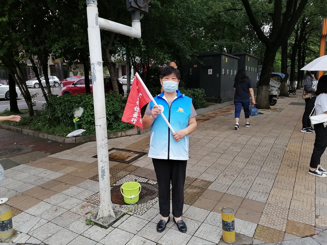 创文有我！天元区百名志愿者开展一路有“礼”文明劝导活动
