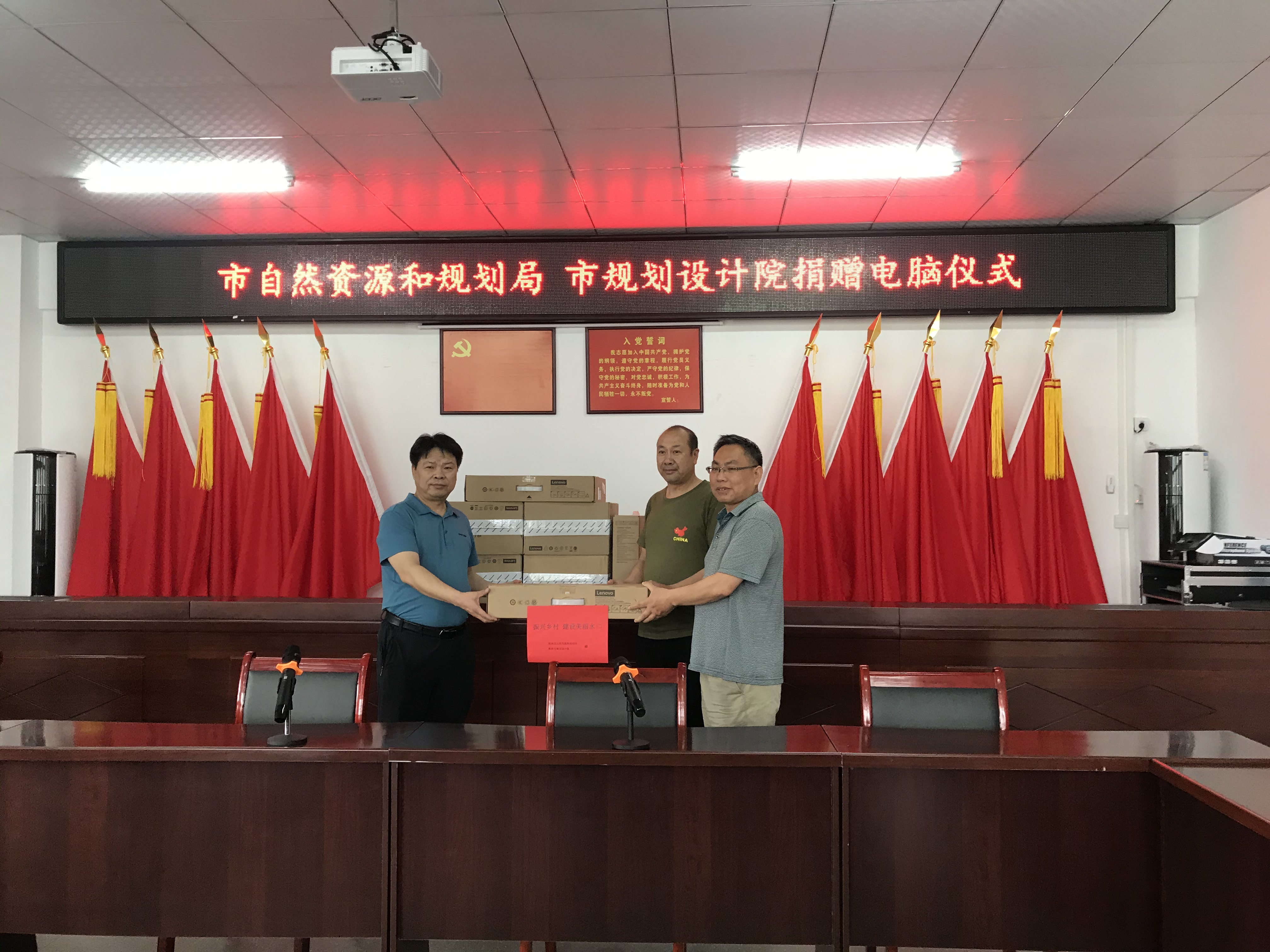走访乡村振兴点 帮难济困做实事