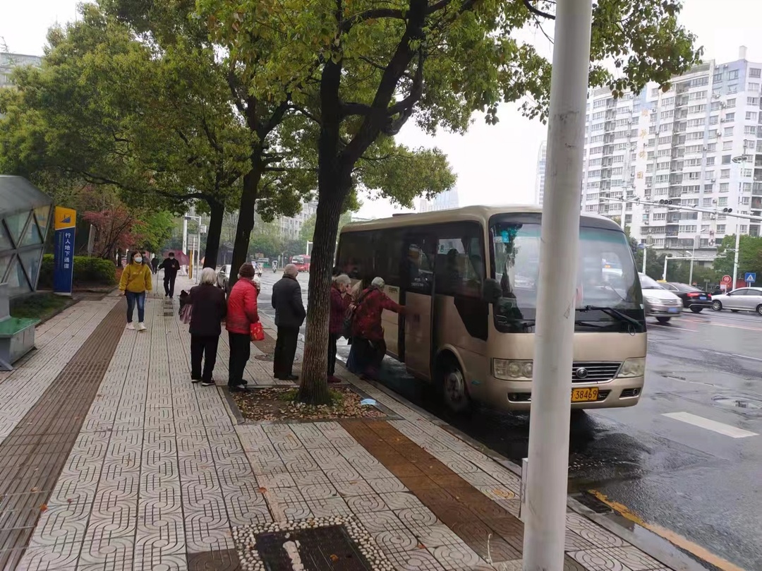 天元区96岁老人顺利接种新冠疫苗 “打了疫苗，才能放心出门”