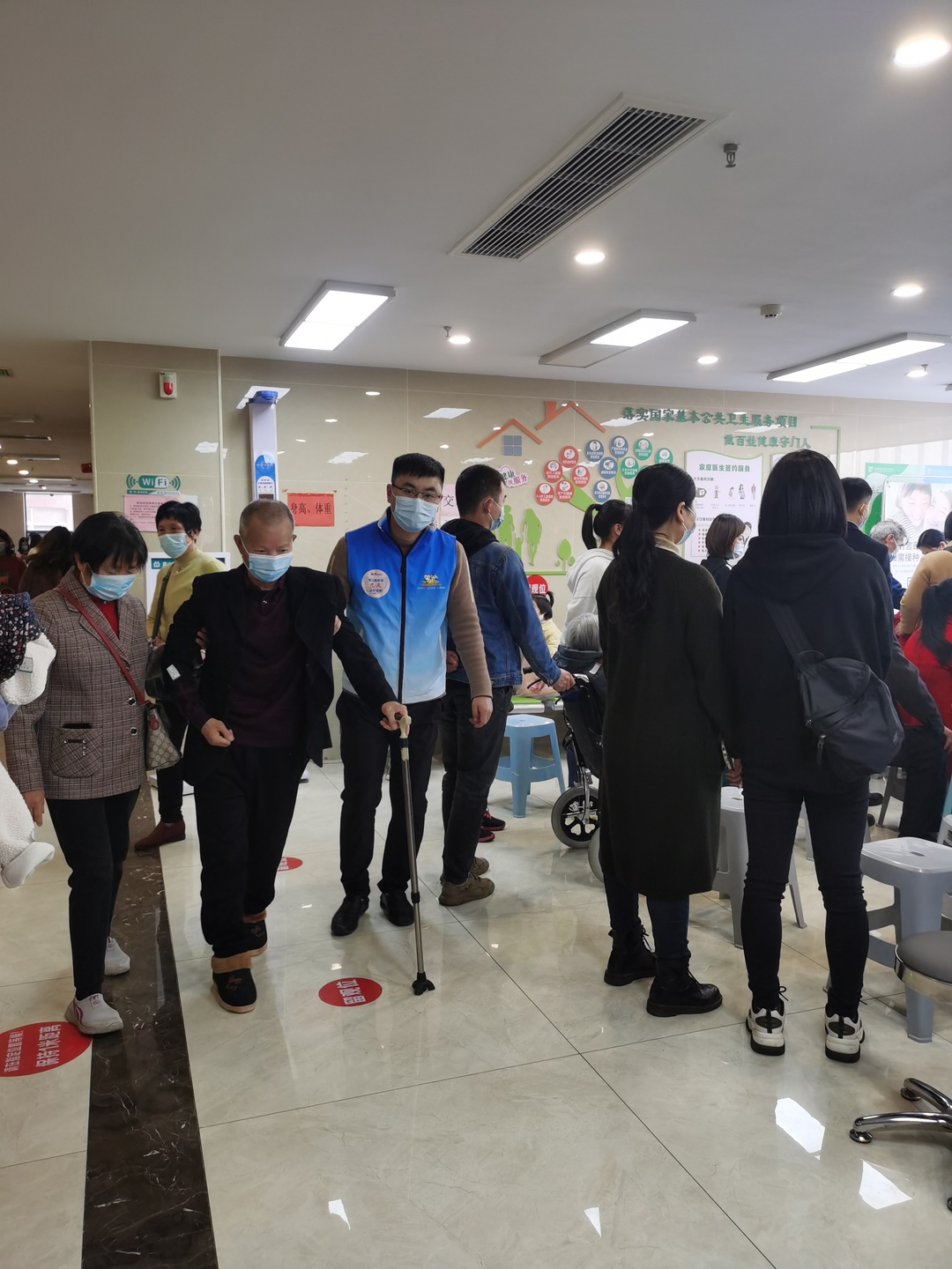 天元区96岁老人顺利接种新冠疫苗 “打了疫苗，才能放心出门”