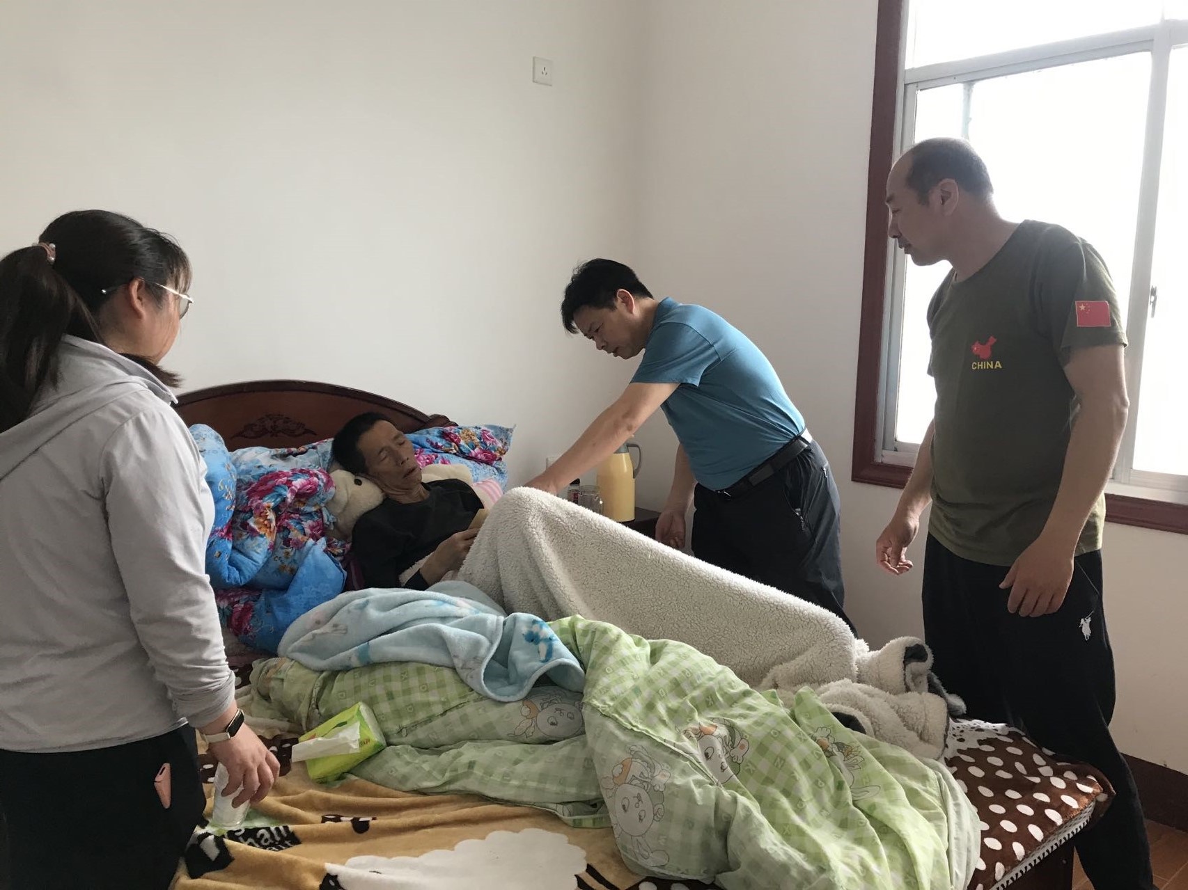 走访乡村振兴点 帮难济困做实事