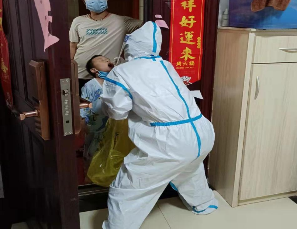 奋战防疫一线 当群众健康守门员