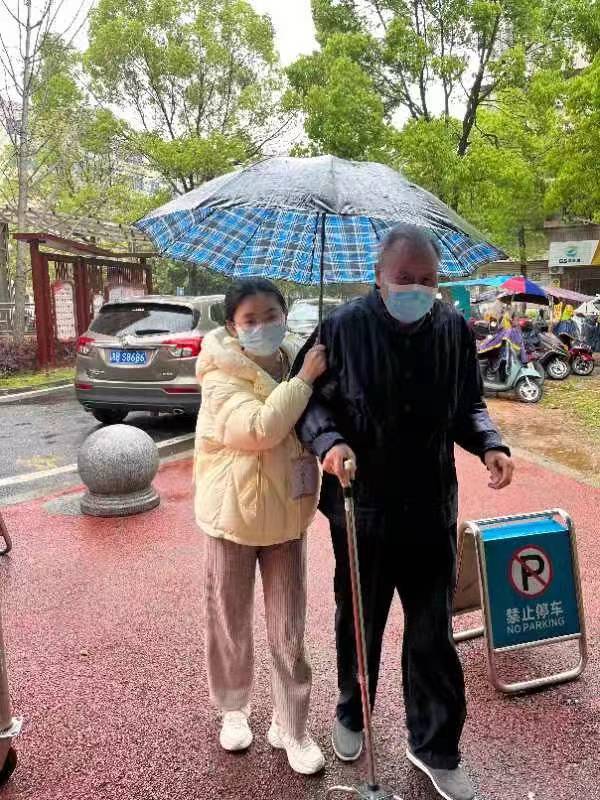 天元区96岁老人顺利接种新冠疫苗 “打了疫苗，才能放心出门”