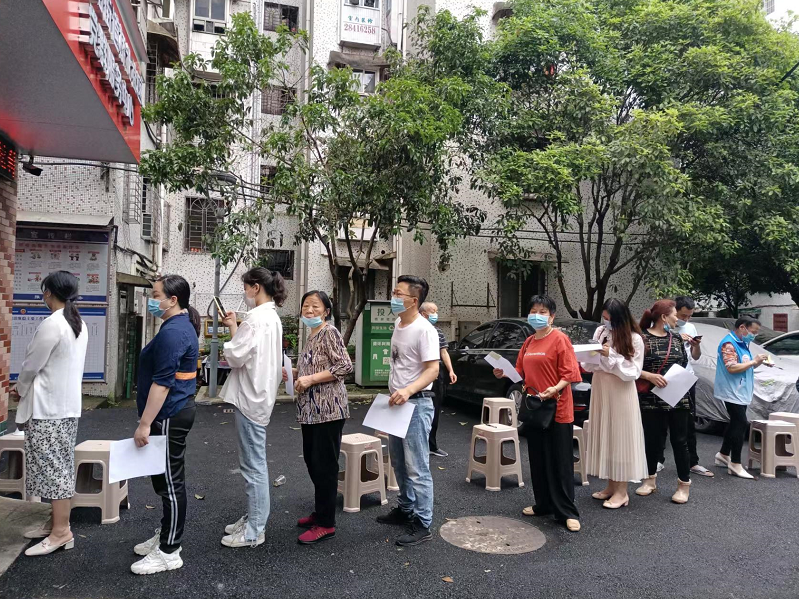 流动疫苗接种点进社区，家门口为居民服务