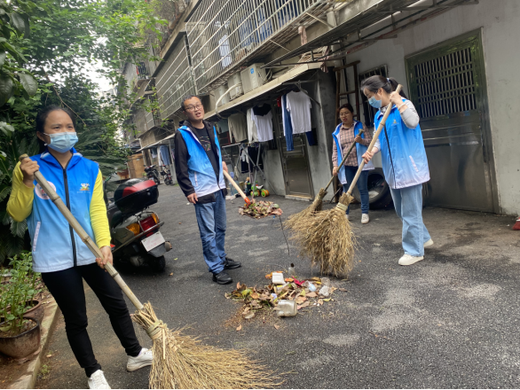 区住建局开展小区环境大整治志愿服务活动