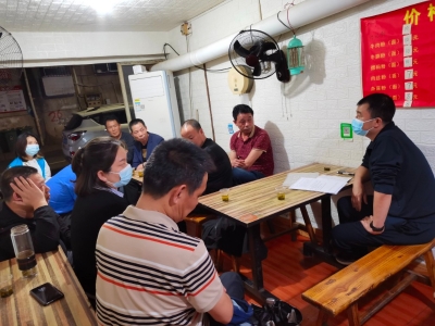 机关事务服务中心进小区工作队开展屋场夜谈会