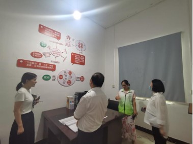 区民政局调研指导各镇（街道）社工站工作