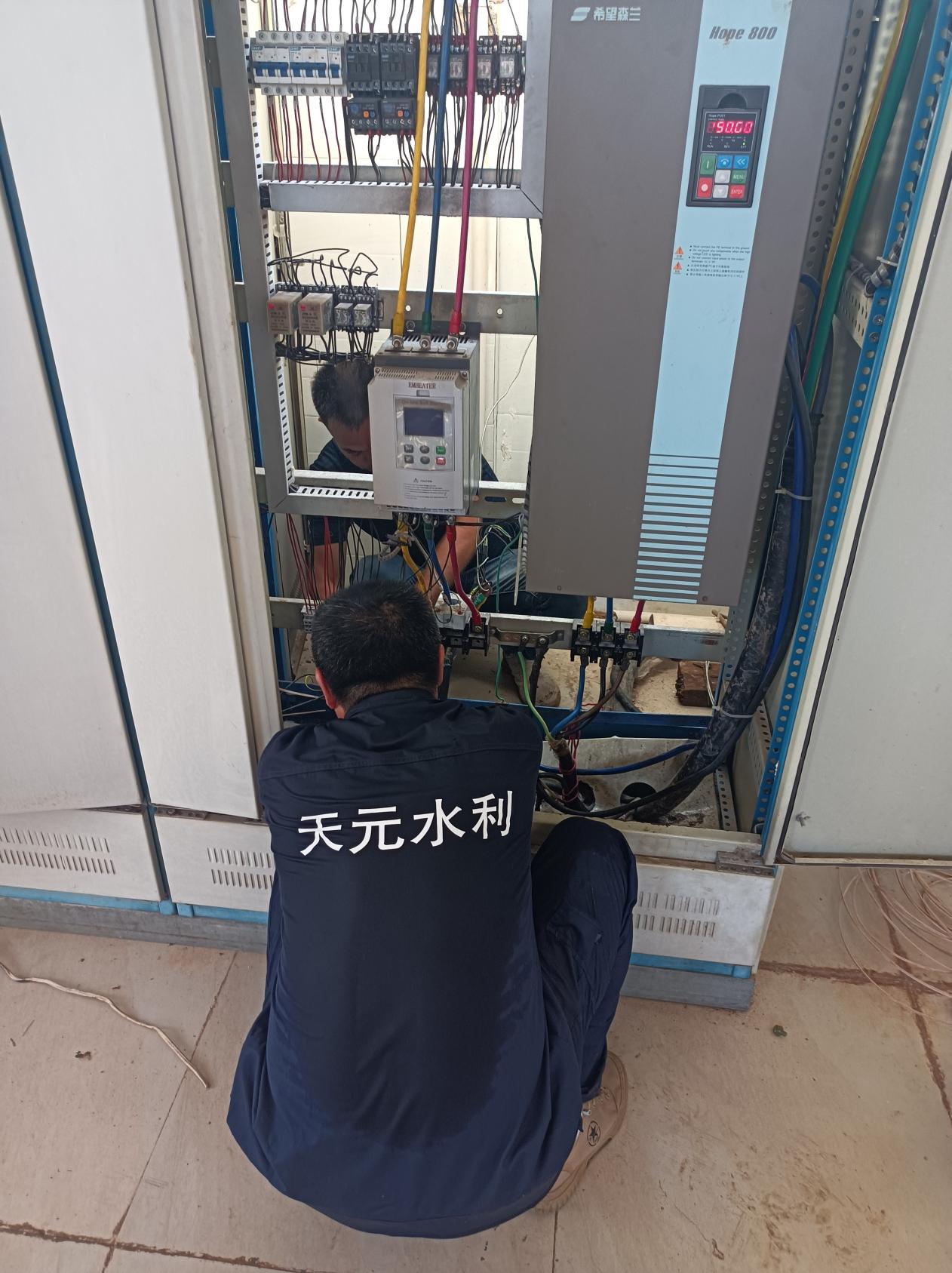高温下的坚守，天元区三鑫污水提升泵站应急抢修