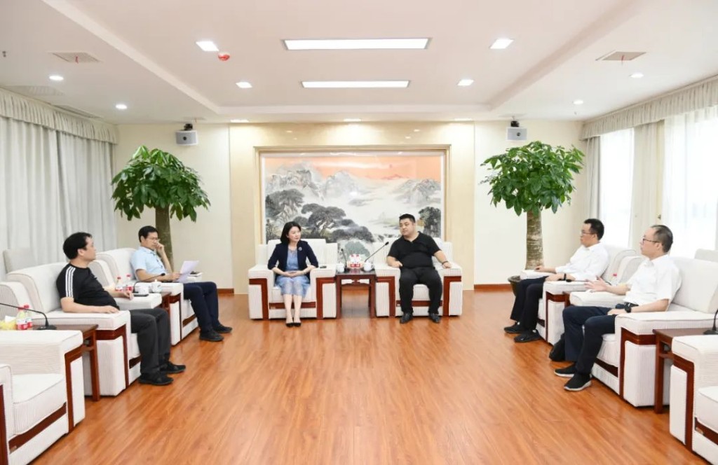 三一光伏客商来区考察