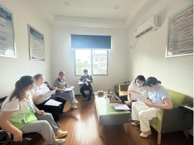 区民政局调研指导各镇（街道）社工站工作