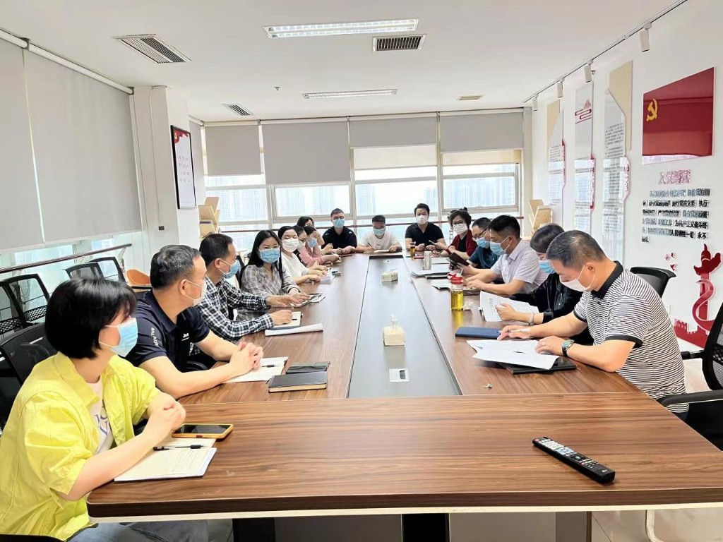 区发改局集体学习《进一步规范政府性投资项目决策和立项防范政府债务风险的管理办法》文件