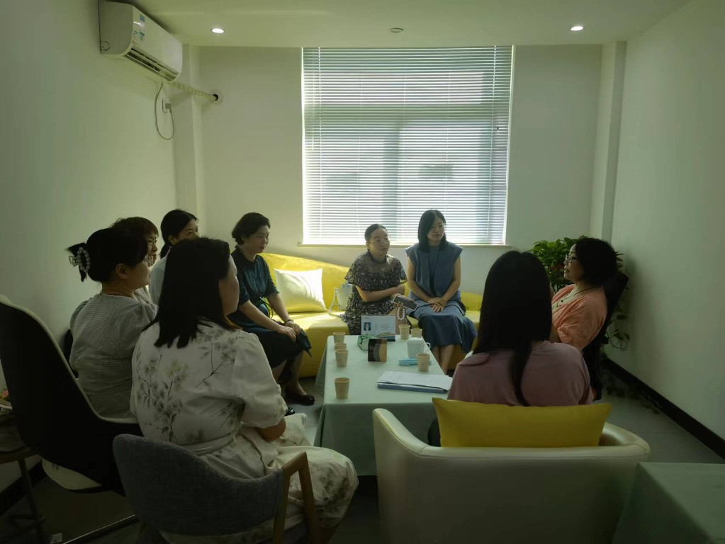 渌口区妇联一行到天元区政务服务中心民政厅“等等吧”开展婚姻辅导工作调研