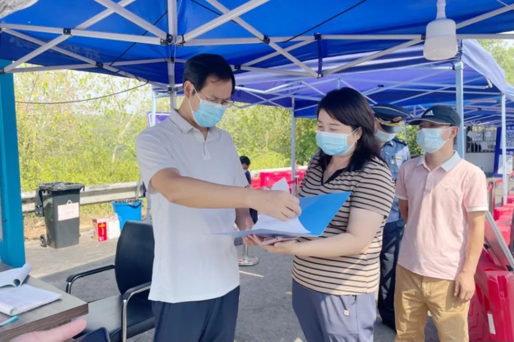 邹志超中秋假期督导疫情防控工作时强调 扎紧口袋 坚守外防输入第一道防线