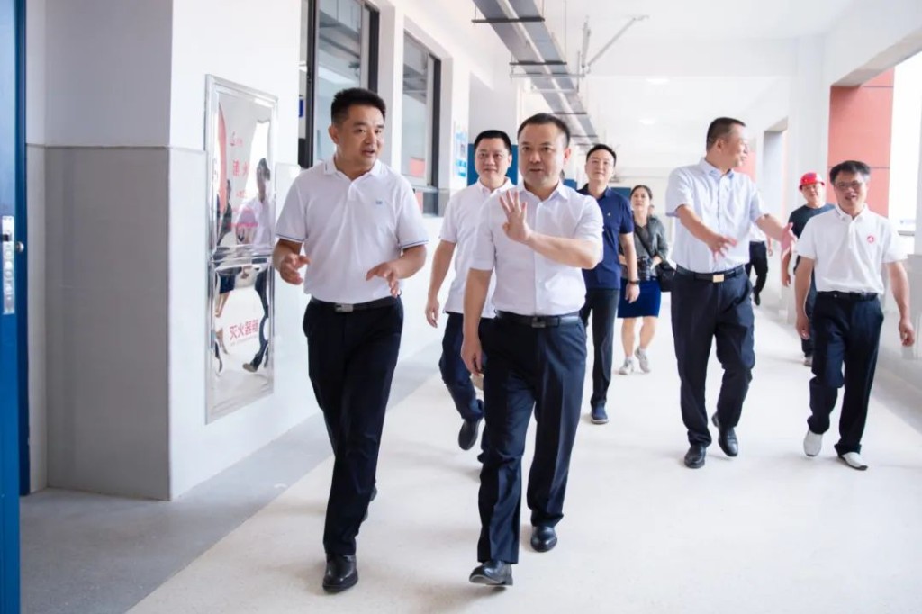 教师节前夕,邬凌云、刘智勇走访慰问一线教师!