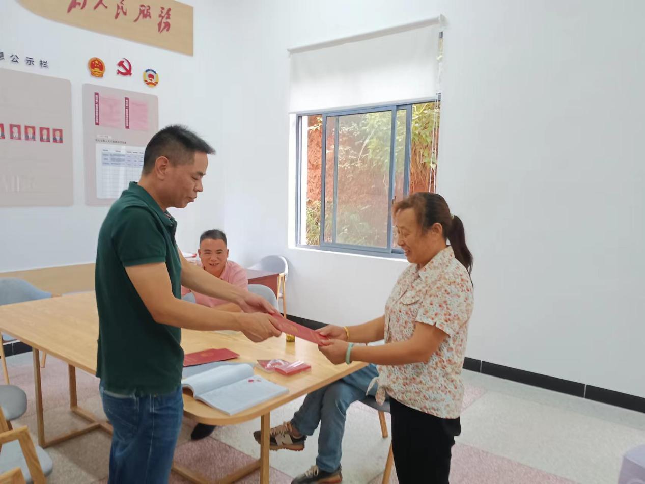 天元区自然资源局开展“送证下乡” 便民服务