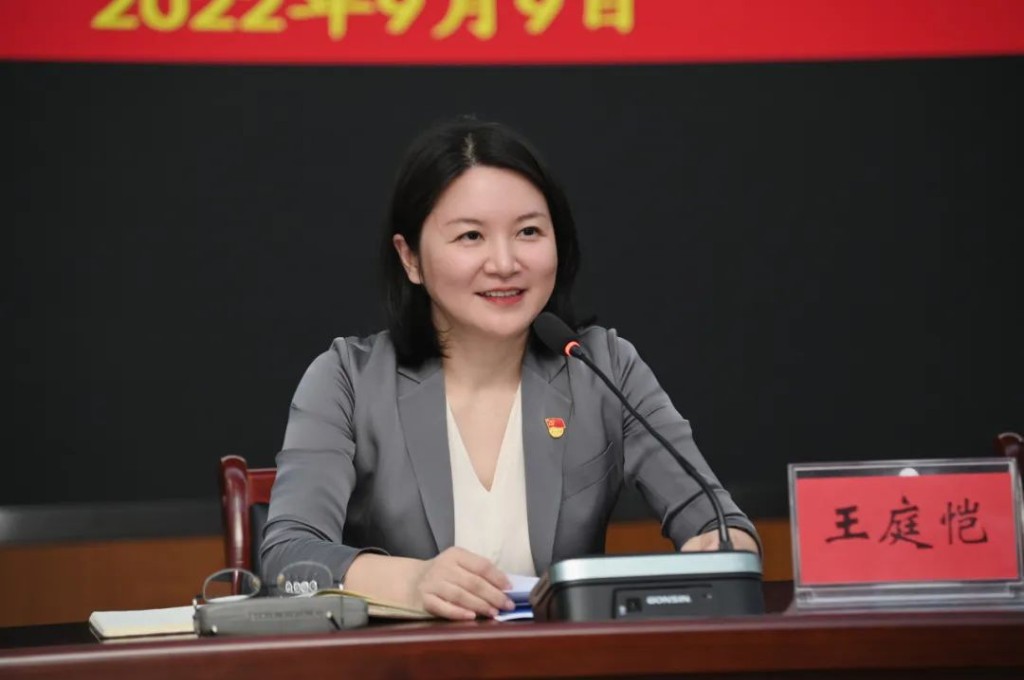我区表彰一批优秀教育工作者