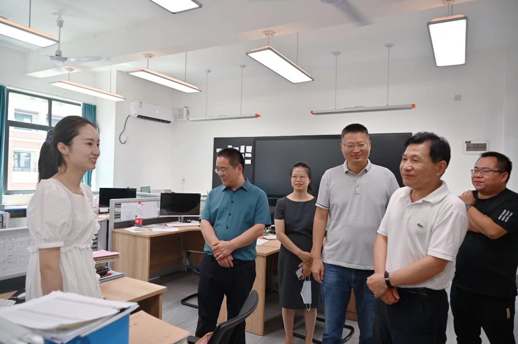 株洲市教育局党委书记、局长吴安浩到我区进行开学工作检查