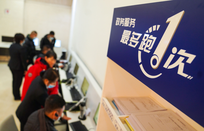 党的十九大以来以习近平同志为核心的党中央整治形式主义为基层减负综述