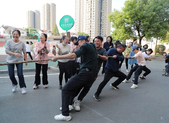 享运动之趣 做阳光教师 ——记银海学校2022年秋季教师趣味运动会