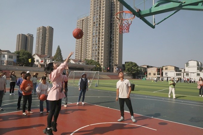 享运动之趣 做阳光教师 ——记银海学校2022年秋季教师趣味运动会