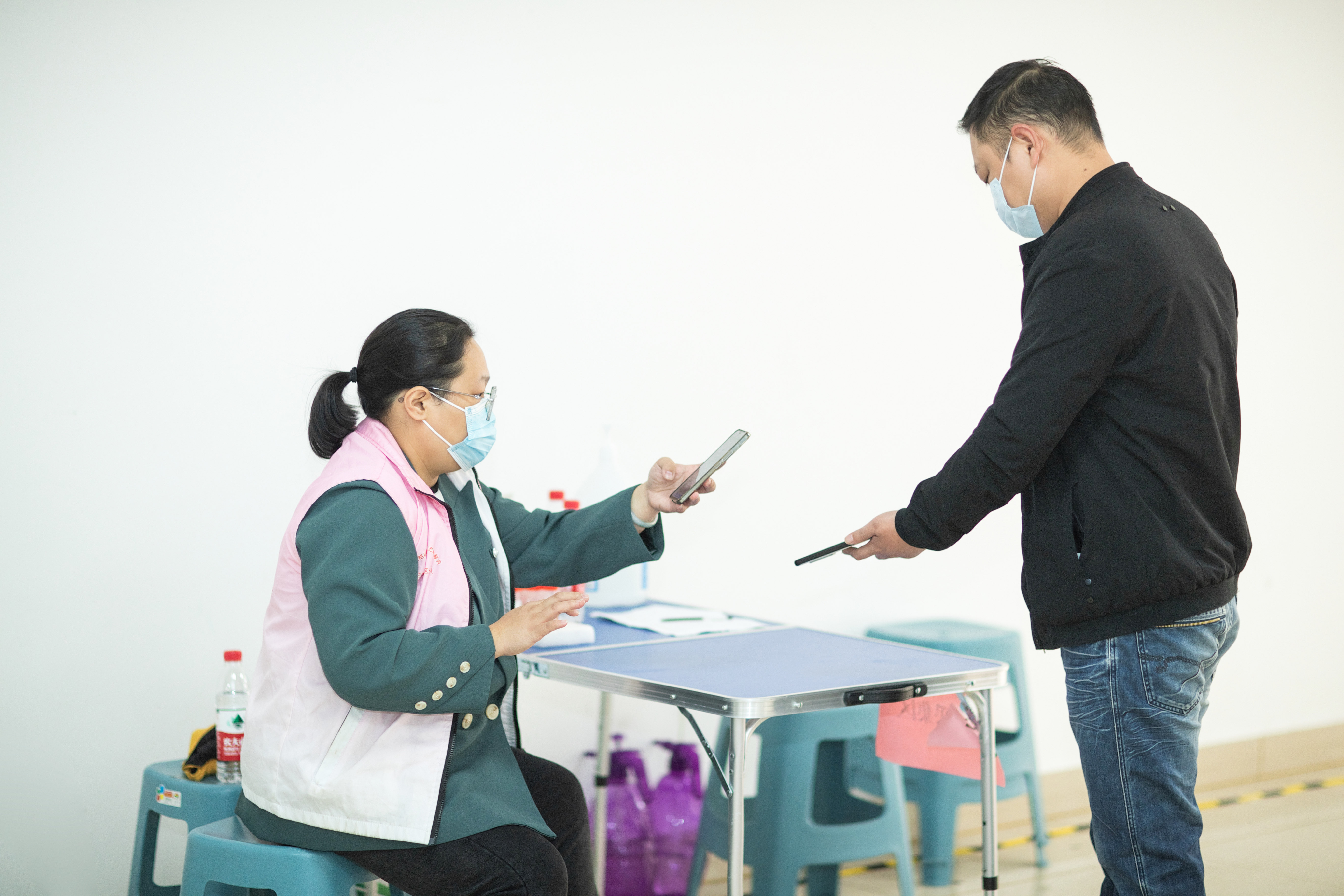 关于充分发挥各级党组织战斗堡垒作用和党员先锋模范作用的倡议书