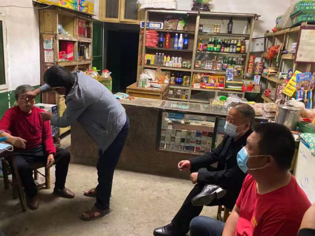 七旬独居老人突发疾病 社区紧急救助