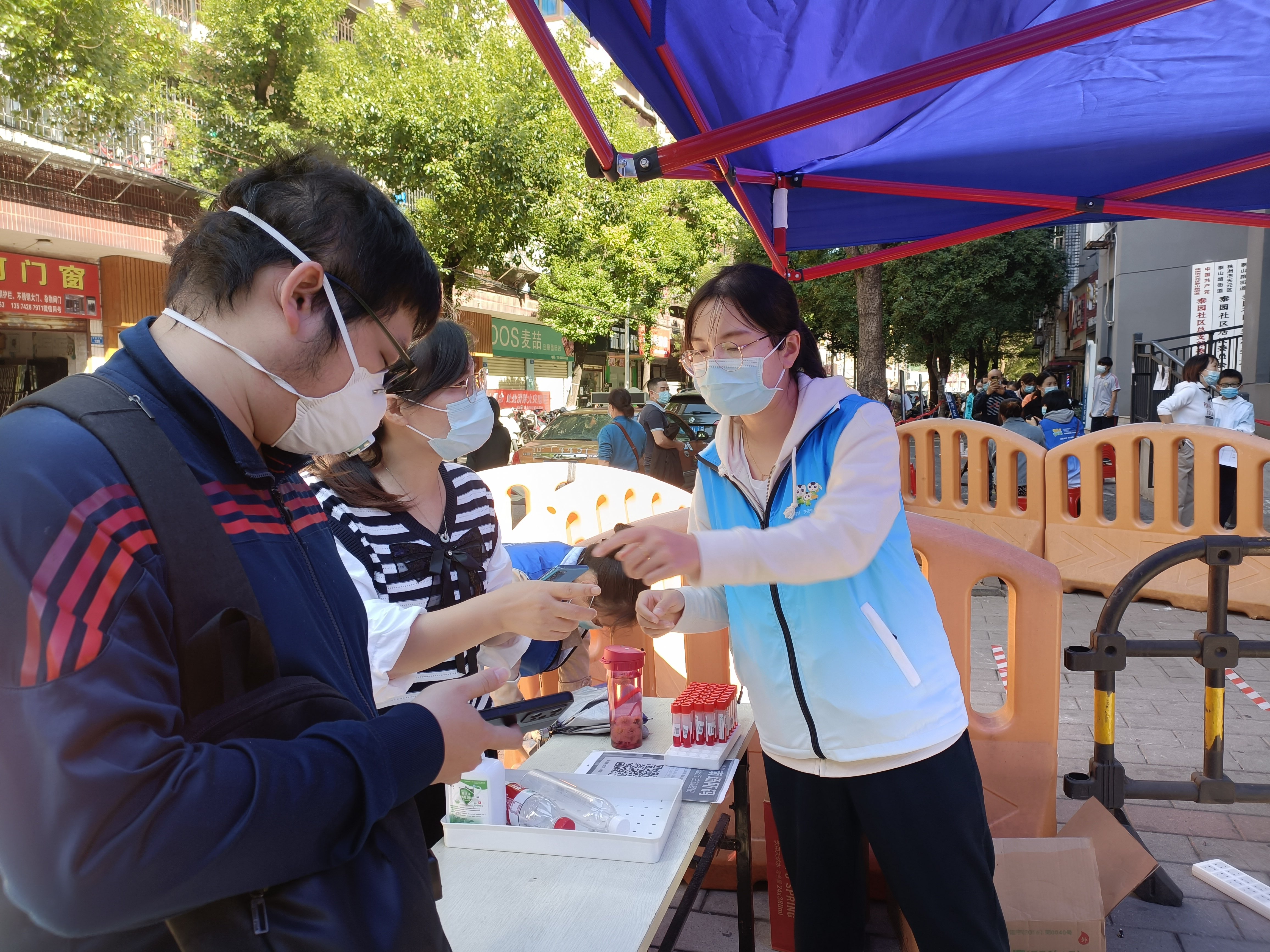 关于充分发挥各级党组织战斗堡垒作用和党员先锋模范作用的倡议书