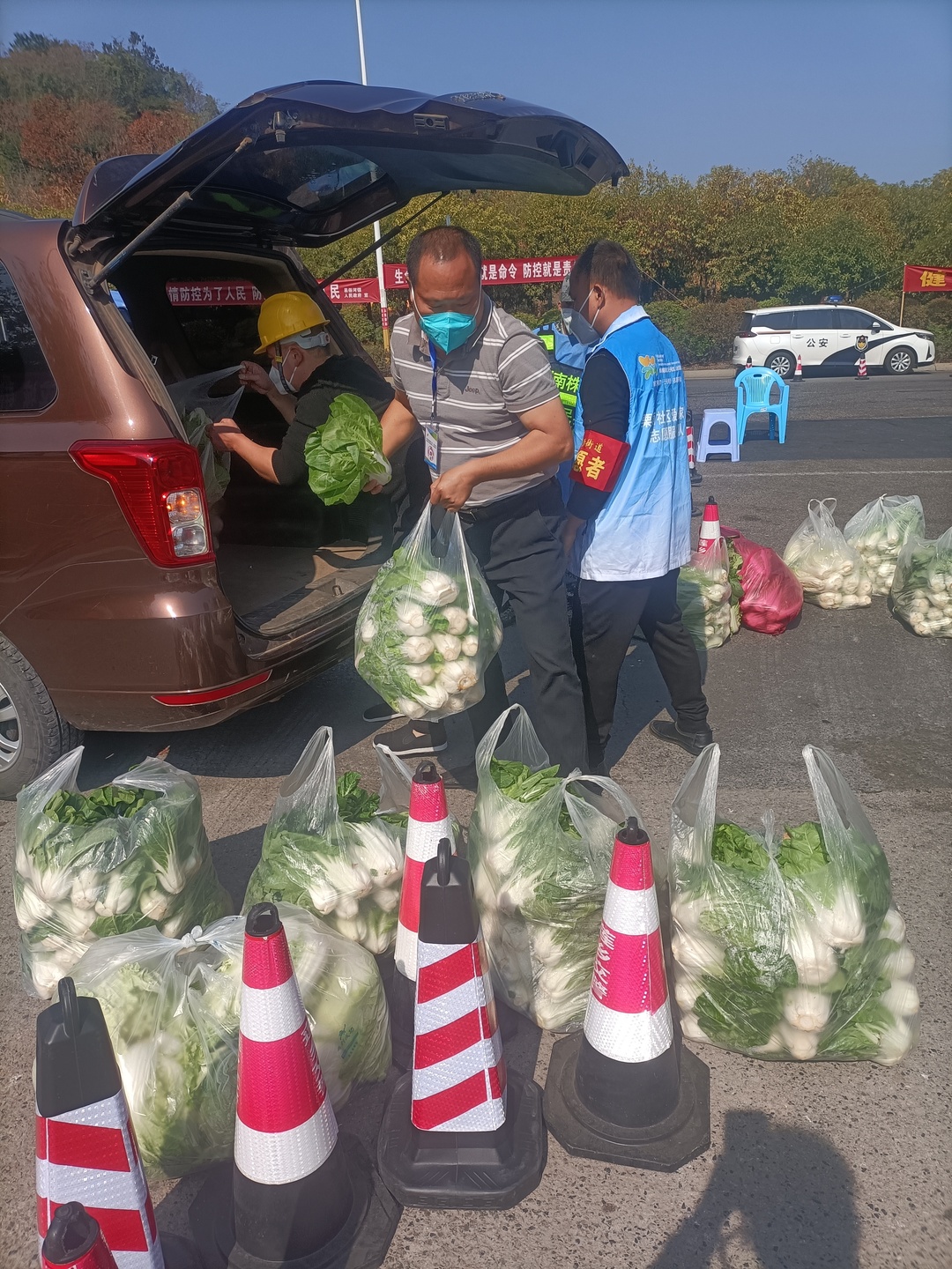 湘潭爱心人士为栗雨社区捐赠2吨蔬菜