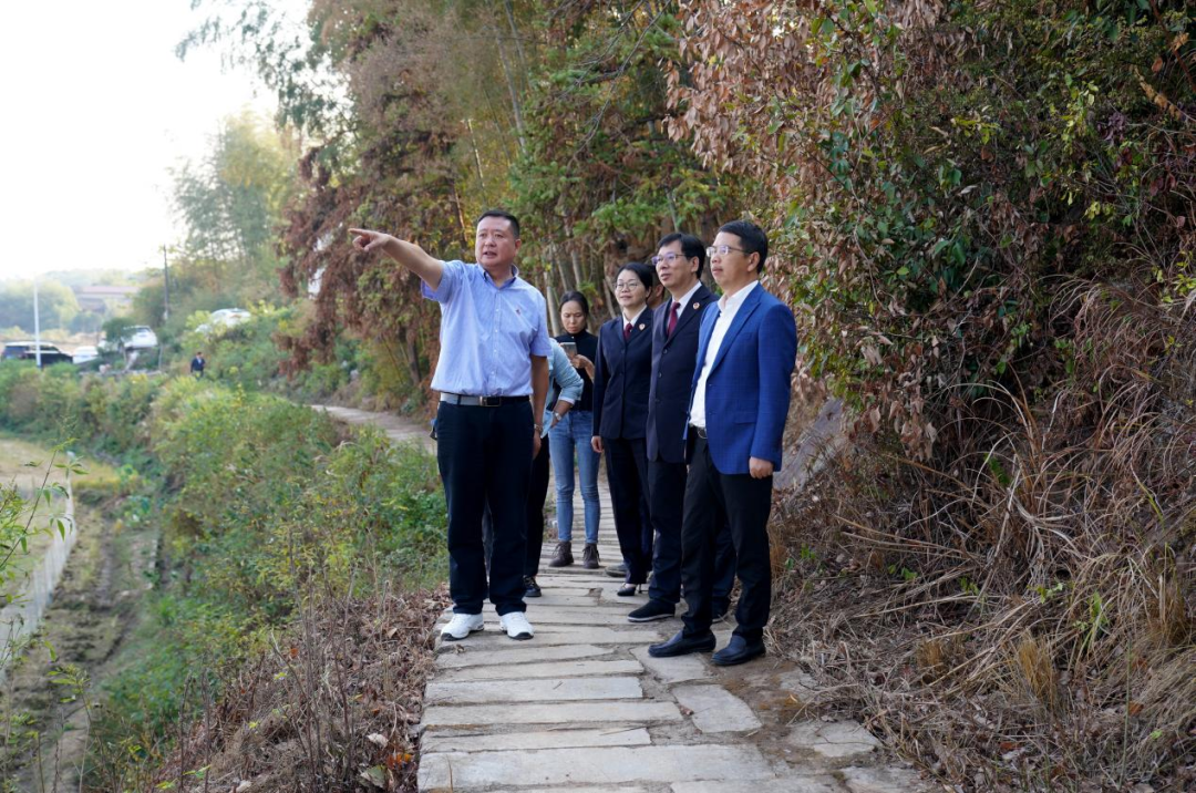 "河长 检察长"联合巡河，推进水生态环境建设