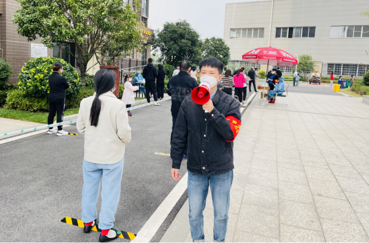 教育温暖行，同心战疫情：天元教育人从讲台走向“疫”线