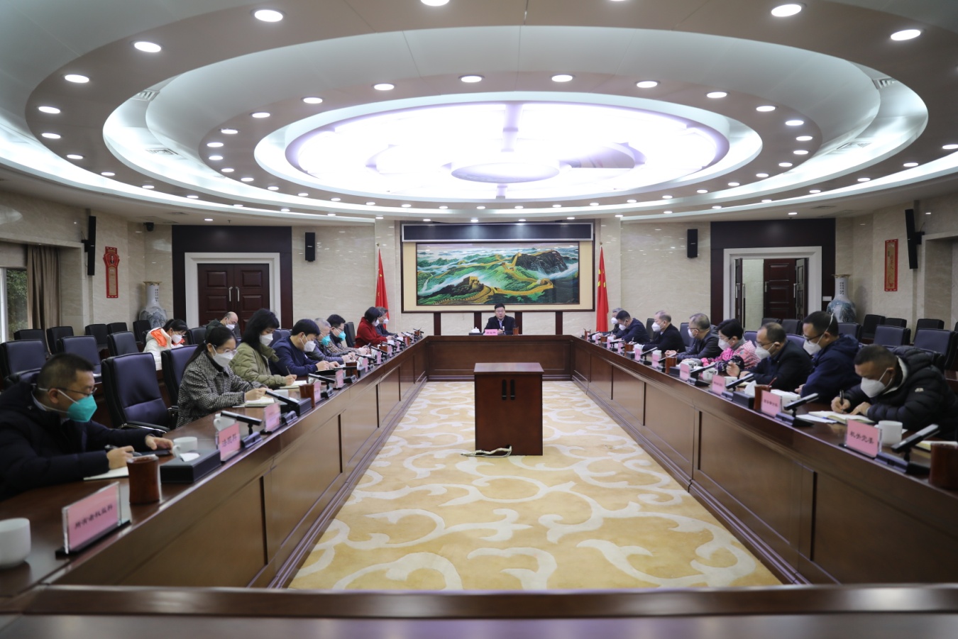 徐业伟主持召开疫情防控和重点工作部署会