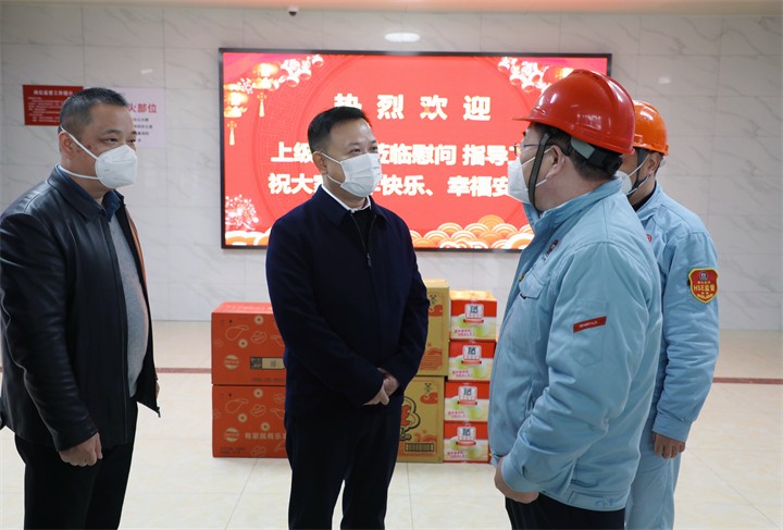 李晓彤春节慰问企业、一线当班人员及拆迁户代表