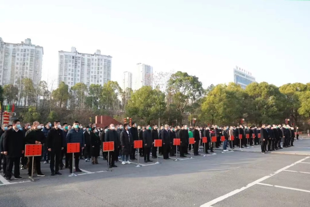 新春第一个工作日，石峰区举行升旗仪式