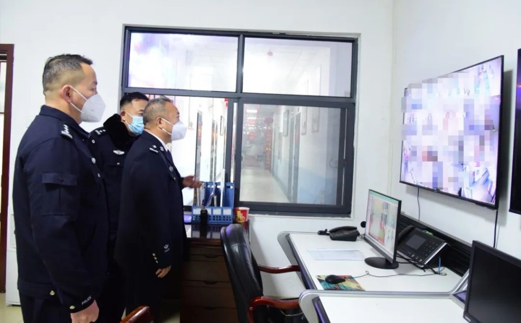 大年初一，曹跃良到市强戒所慰问值班民警职工