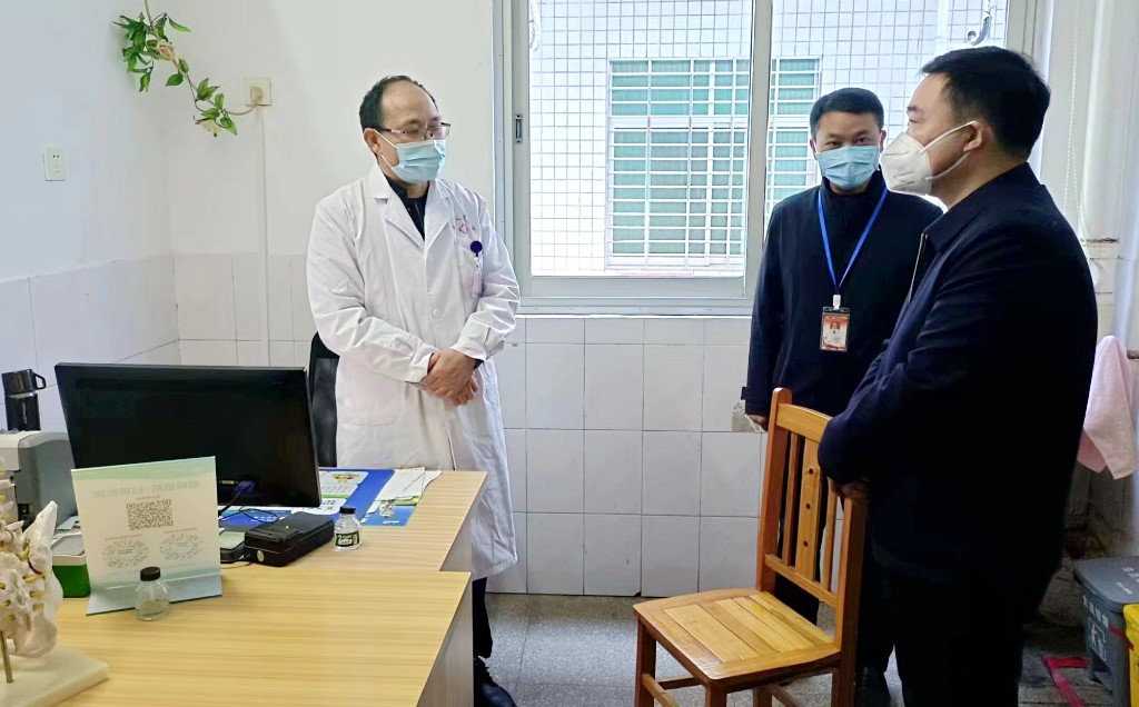 【新春走基层】县委书记李鹏程看望慰问春节期间值守一线干部职工