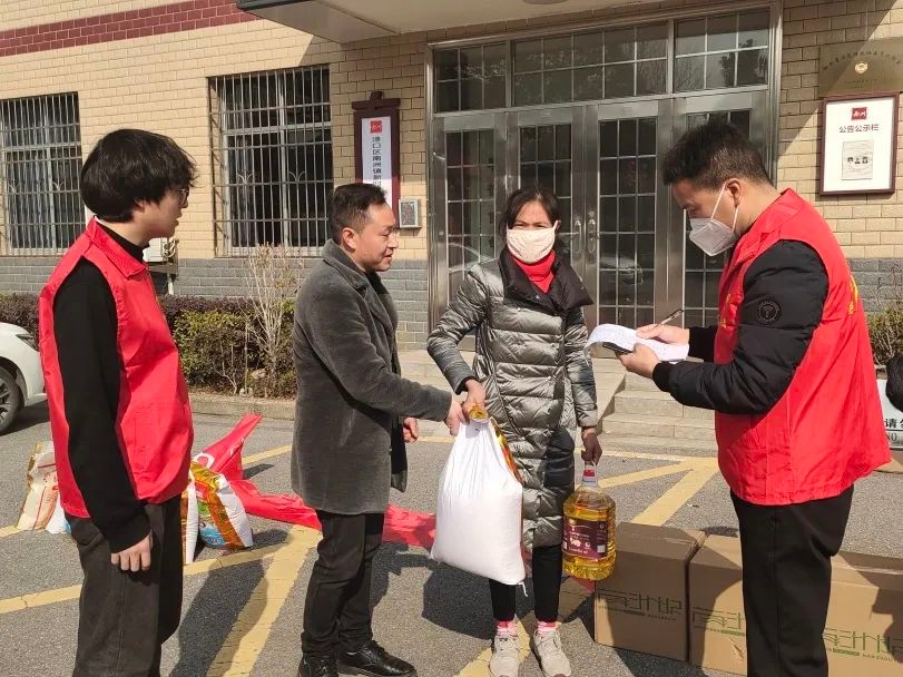 政企聚力送温暖——南洲镇困难群众春节慰问活动