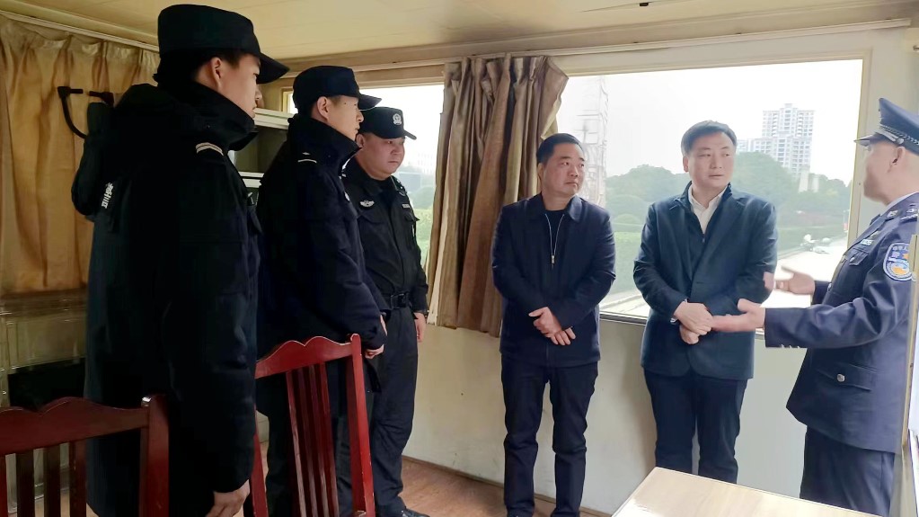 【新春走基层】县委书记李鹏程看望慰问春节期间值守一线干部职工