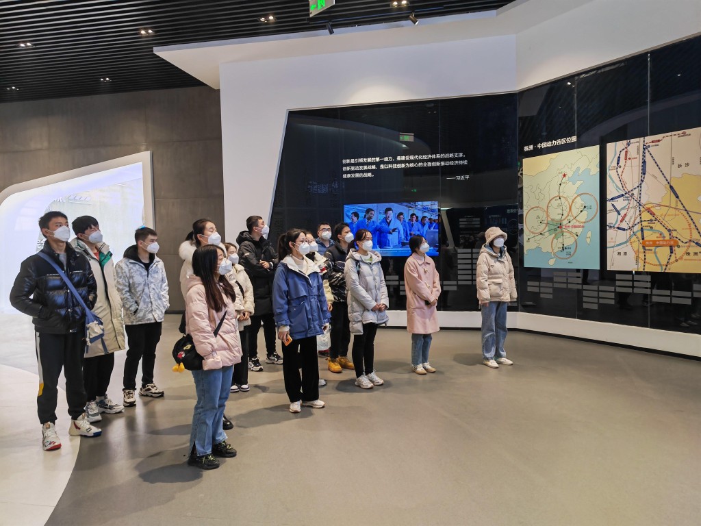汇聚青年才智 畅谈新区发展