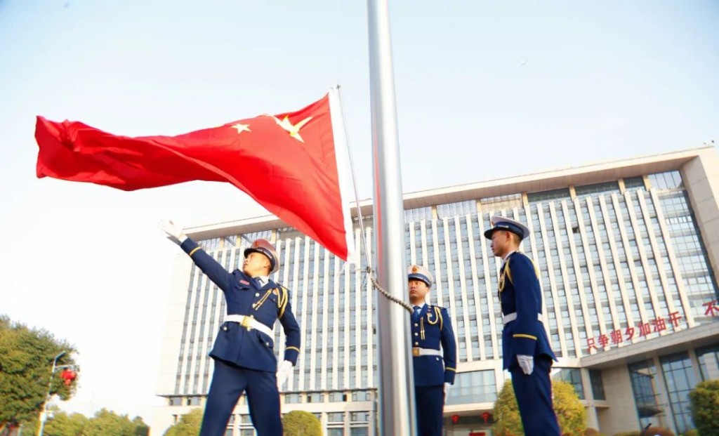 新年伊始，株洲经开区举行升国旗仪式