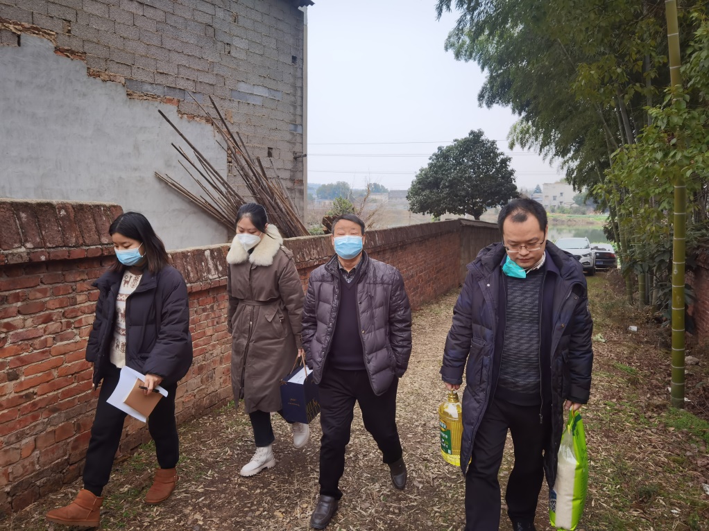 情暖寒冬 天元区机关事务服务中心走访慰问困难党员